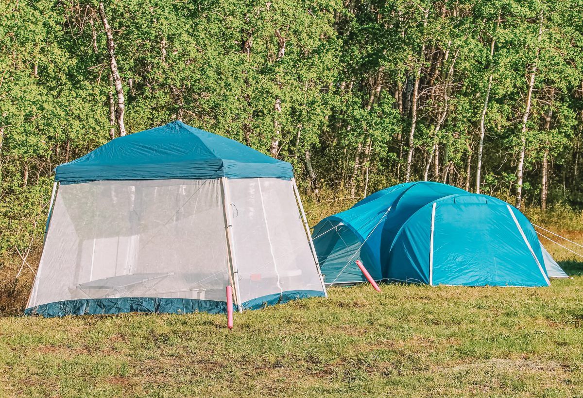 Difference Between a Screen House and Tent