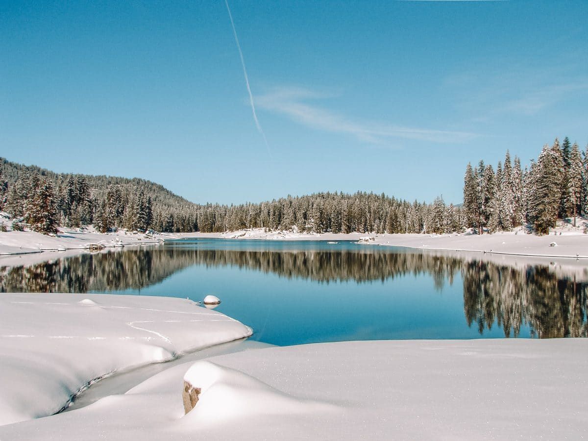 Shaver lake in the snow