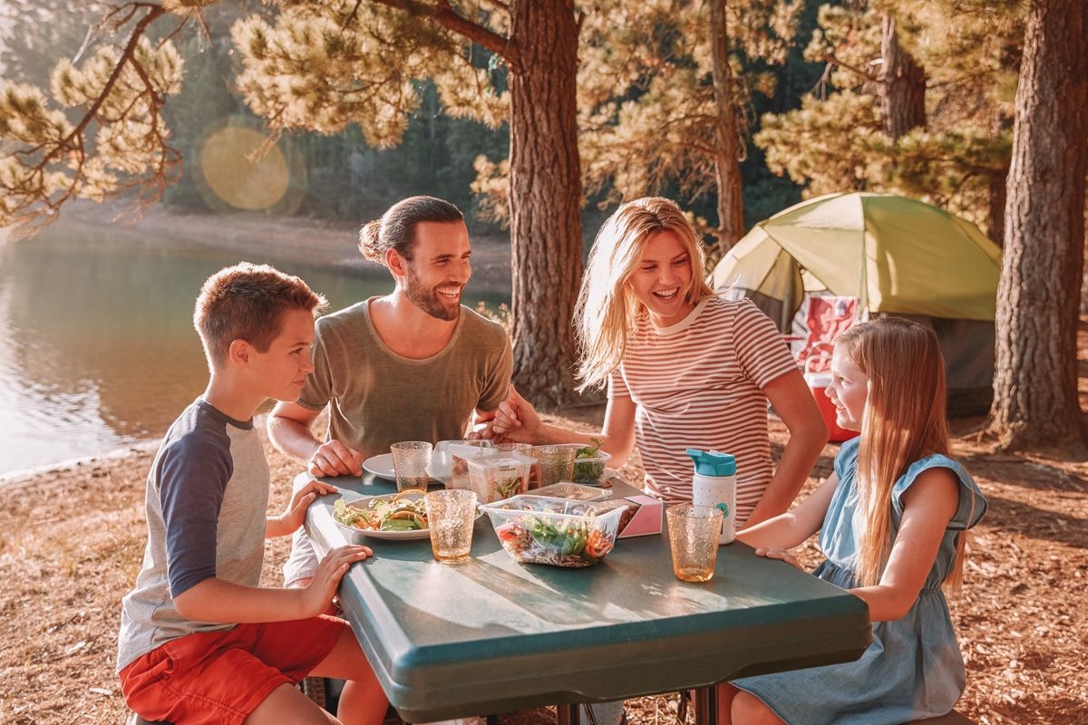 How to choose a camping table