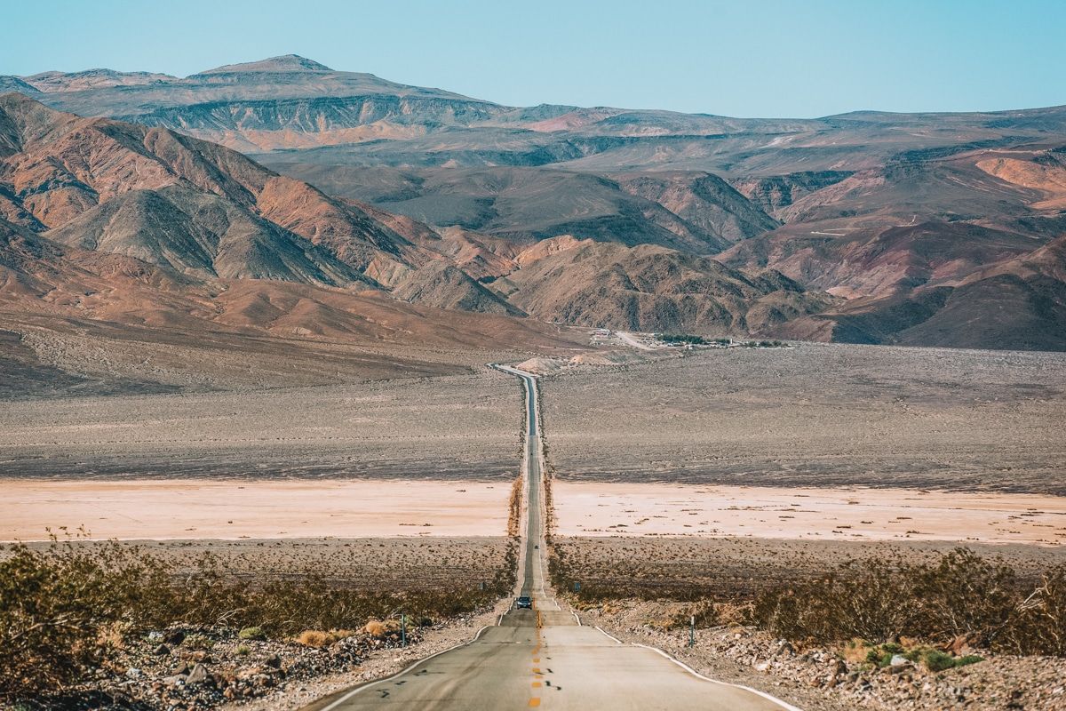 A picture of Highway 190 in Death Valley National Park