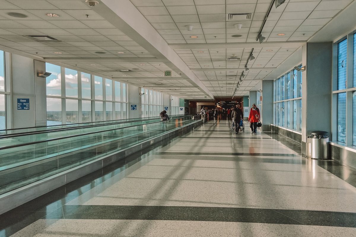 Image of the Terminal 2 corridor at Oakland International Airport