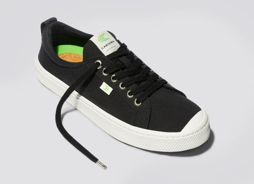 Product image for the Cariuma OCA Low in black with white soles.