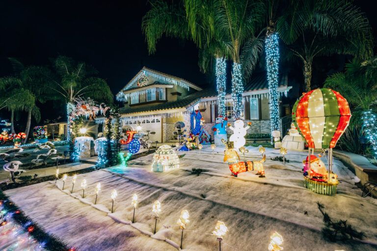 🎄 15 BEST Christmas Lights In Orange County [2024 Guide]