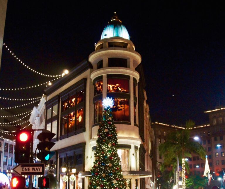 20+ Best Christmas Lights In Los Angeles 🌲 2024 Holiday Guide